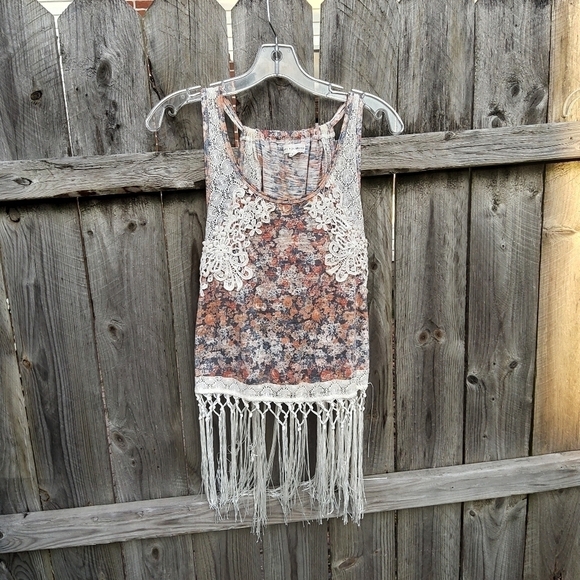 COCO + JAMESON MEDIUM FLORAL FRINGED TANK TOP - Picture 1 of 7